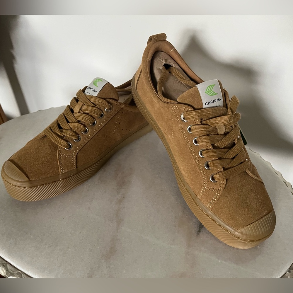 Cariuma UNISEX Oca Low Camel Suede
